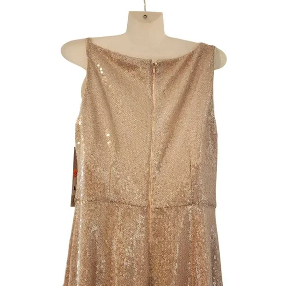 Kay Unger Size 6 Sequined Champagne Gold Evening Gown With Cowl Neckline Kay Unger Size 6 Sequined Champagne Gold Evening Gown With Cowl Neckline